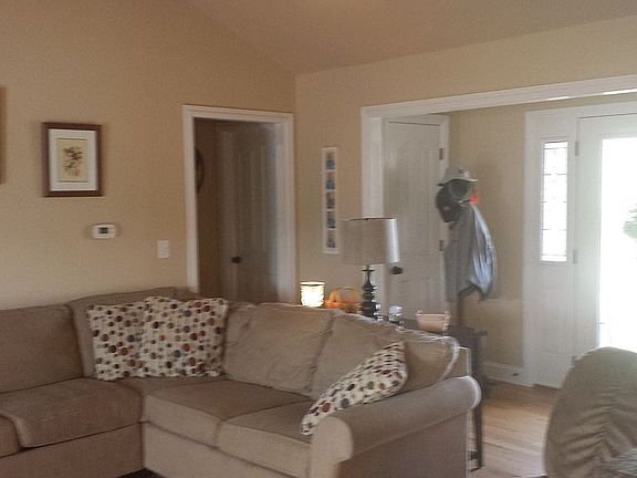3rd image of 1048 Twin Oaks Blvd