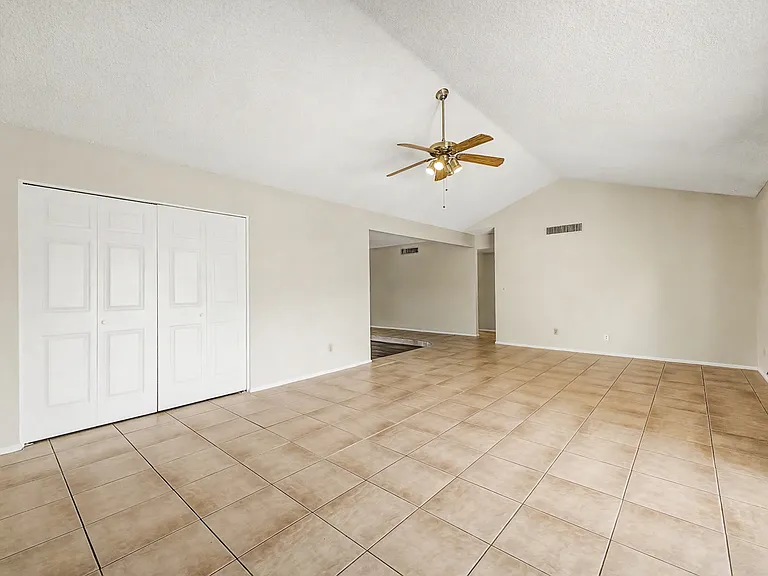 5733 W Mescal St — Photo 4