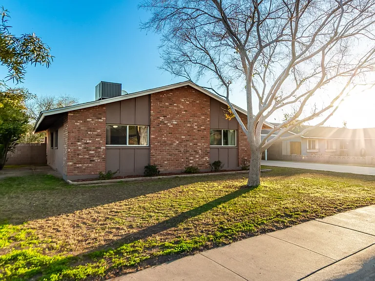 1645 E Manhatton Dr — Photo 8