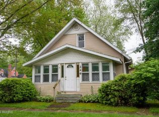 246 Pearl St, Watervliet, MI 49098
