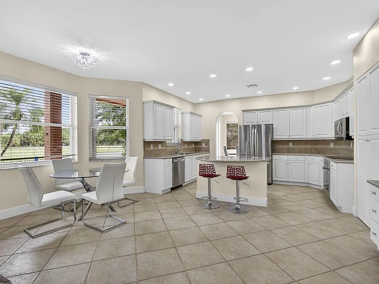 1724 Annandale Cir — Photo 26