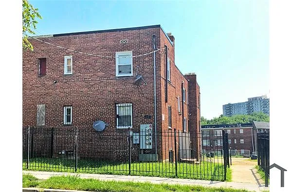 Building Photo - 4238 6th St SE #1