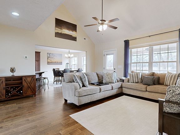 2nd image of 1504 Round Rock Dr