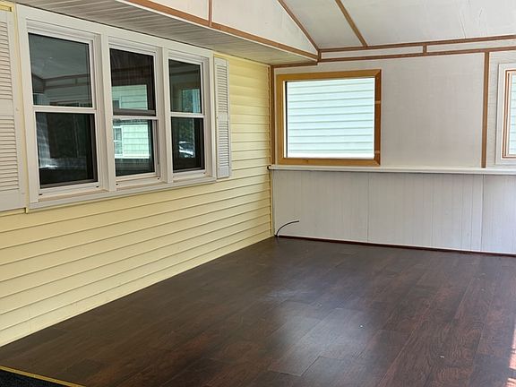 3rd image of 32655 Cedar Dr