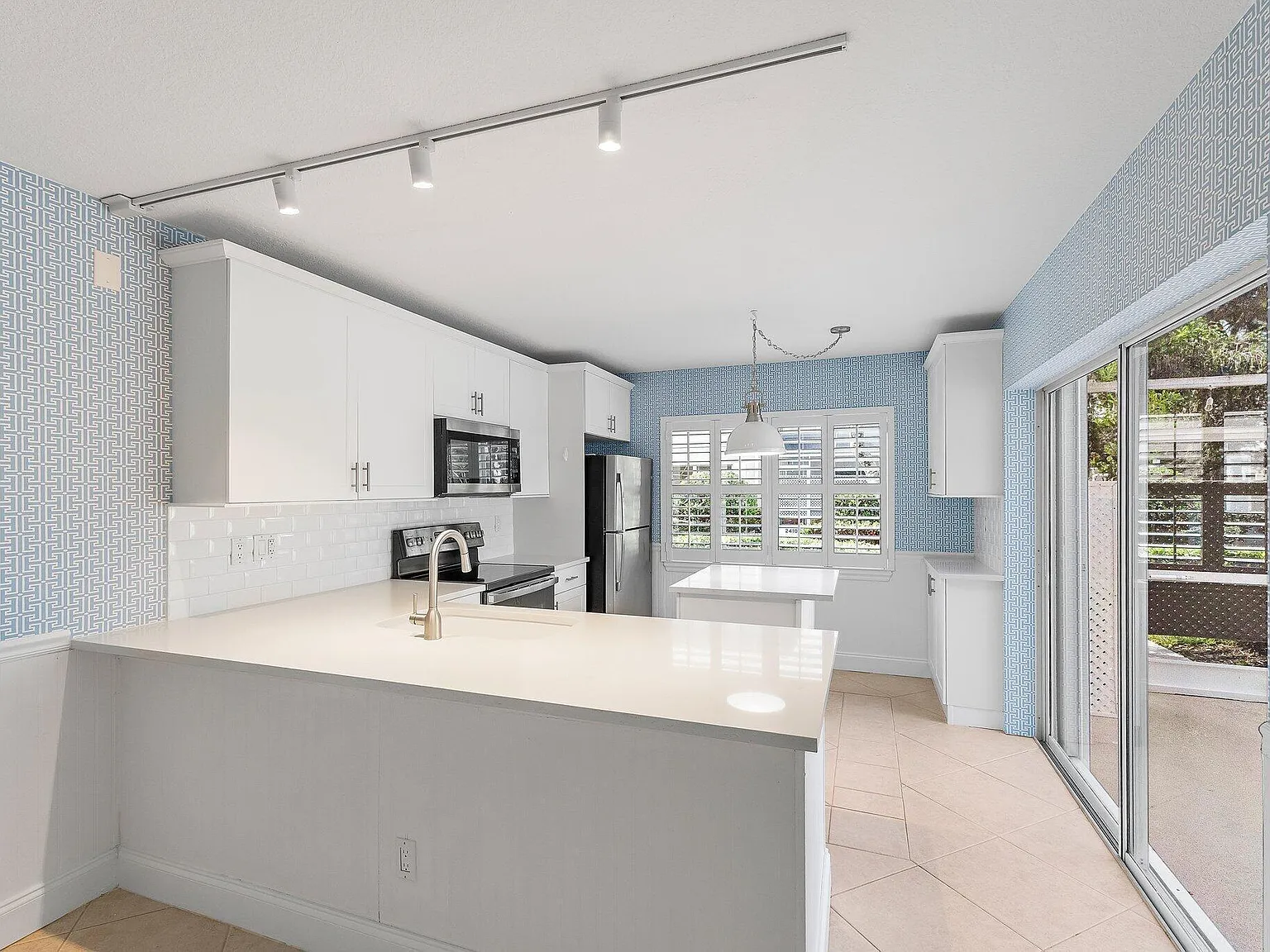 2 bed, 2.5 bath, 1374 sqft, $2,400 — Photo 4