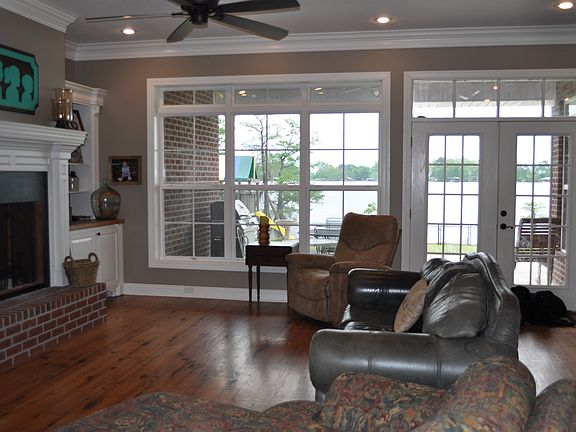 Family Room w Lake View