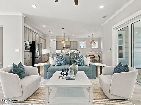 4th image of 2096 Manor Parc Drive