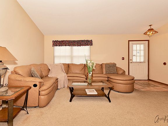 4th image of 217 Pinehurst Dr