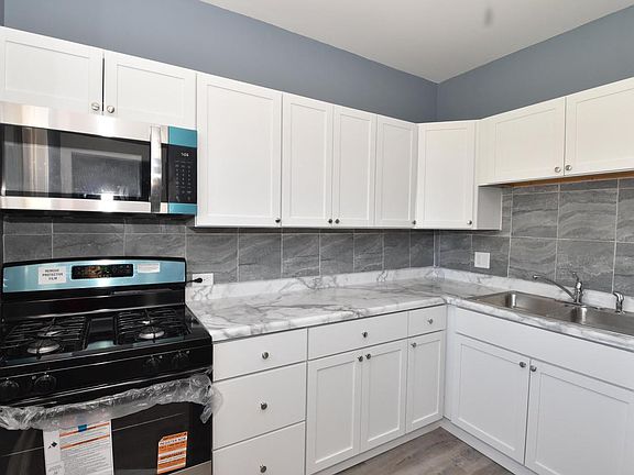 3rd image of 2426 Carmel AVENUE
