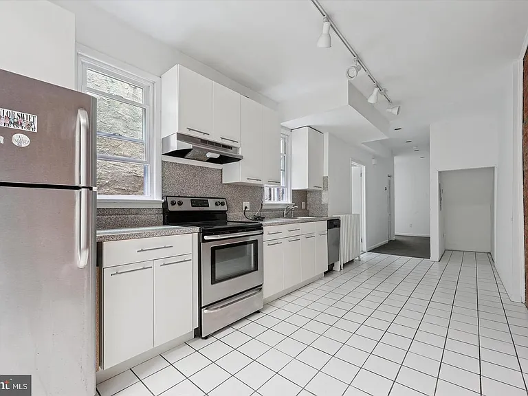 4355 Main St #2 — Photo 4