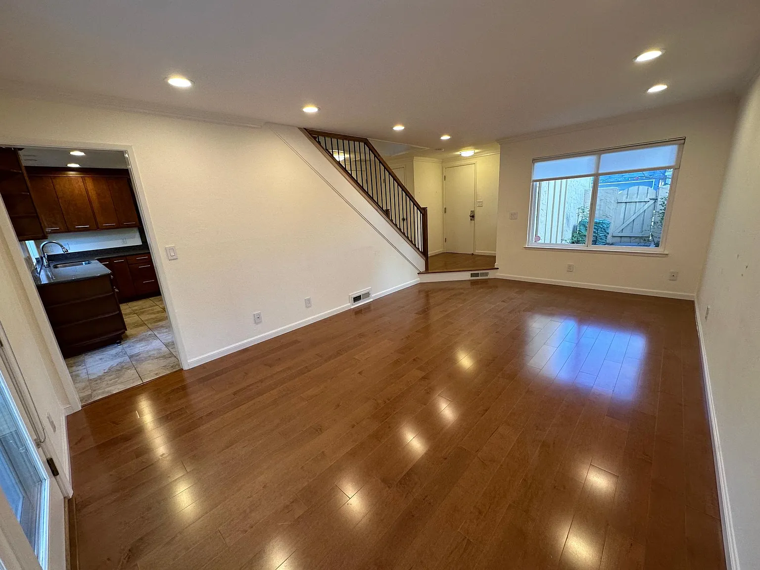 3 bed, 2.5 bath, 1557 sqft, $5,100 — Photo 4