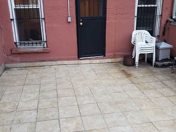 5th image of 1700 Lexington Ave APT 3