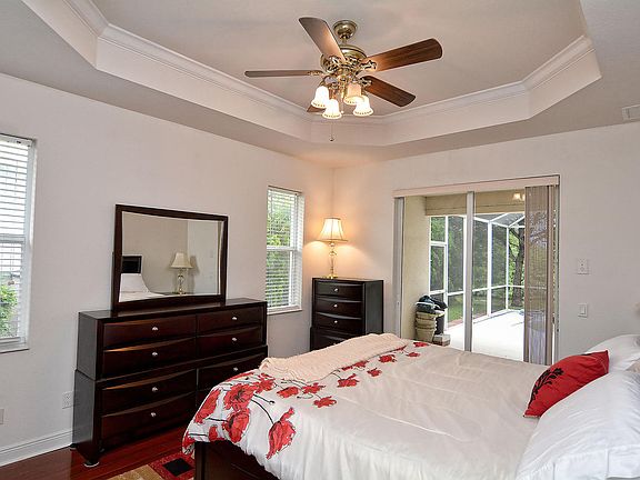 4th image of 532 SE 20th Pl