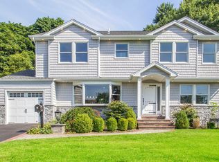 11 Renee Rd, Syosset, NY 11791
