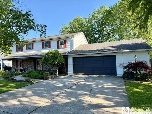 30 Birchwood Dr, Fredonia, NY 14063