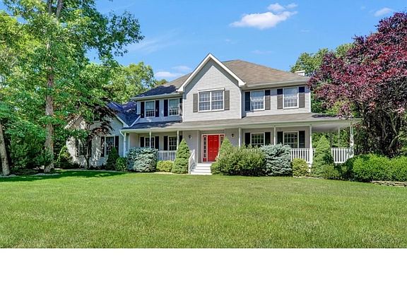 2nd image of 11 Oak Leaf Dr