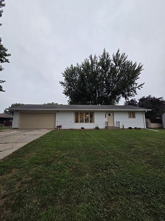 305 E Washington St - Property Image