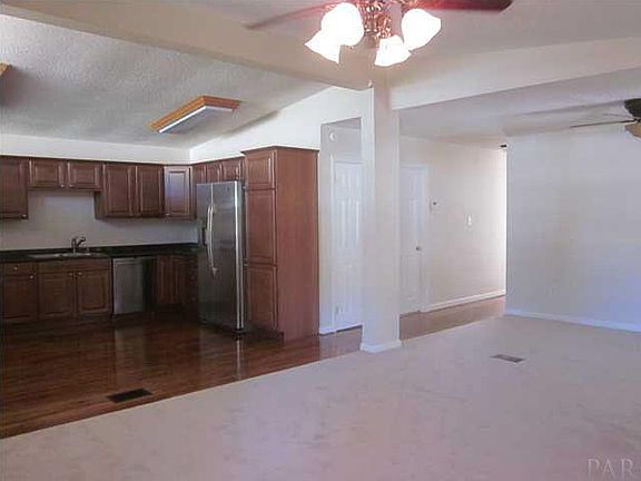 4th image of 909 Blue Springs Ave