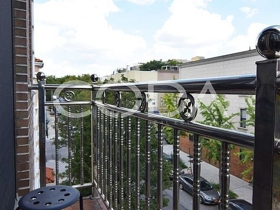 4th image of 37 Conselyea St APT 4F