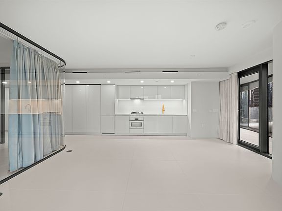5th image of 1033 Nelson St #702