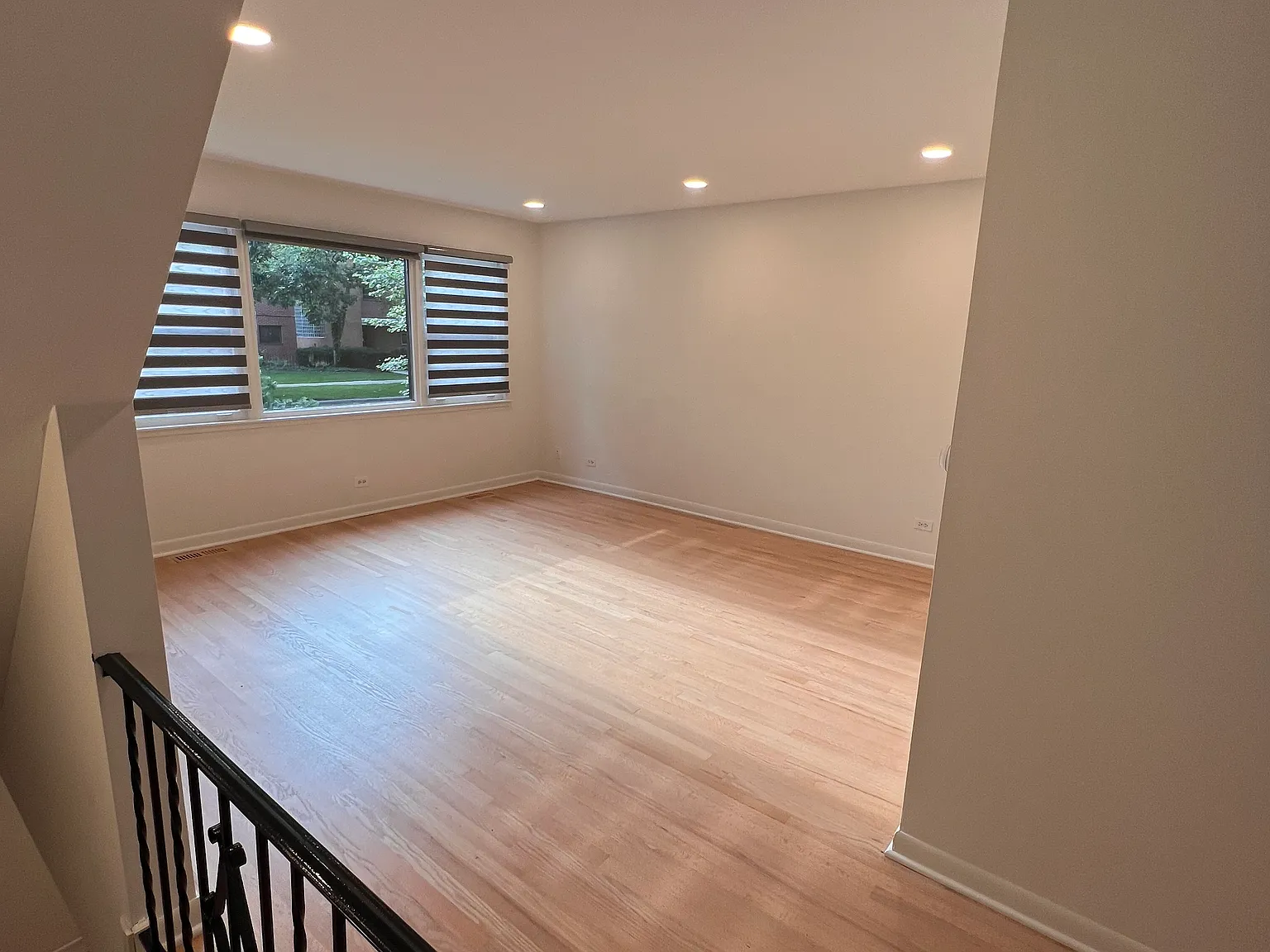 3 bed, 2500 sqft, $3,200 — Photo 4