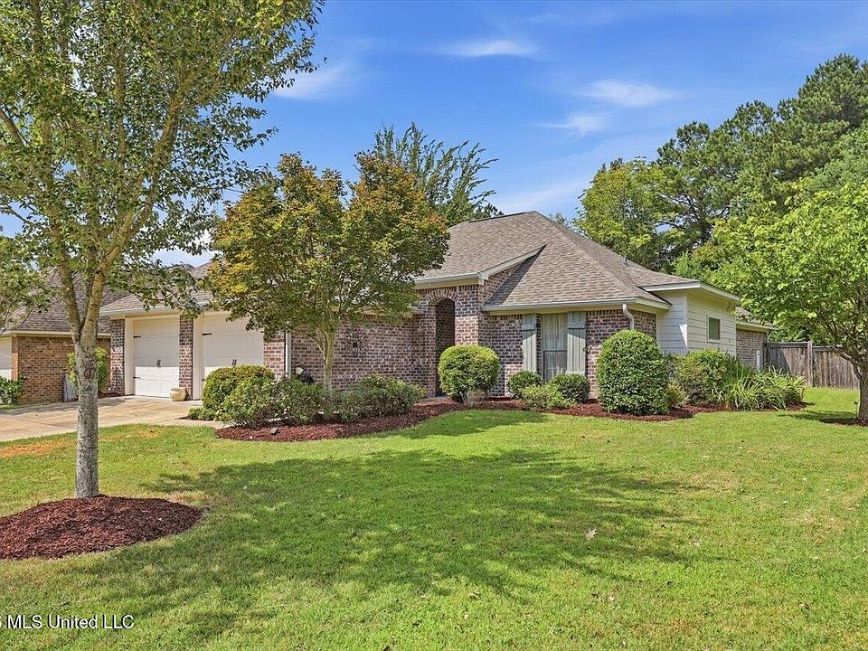 1st image of 141 Hampton Pl