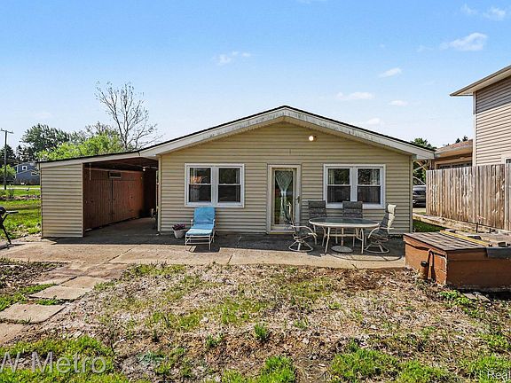 3rd image of 657 Dunleavy Dr