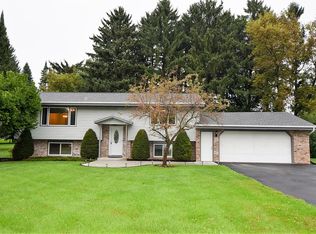 875 Sunset Dr, Delafield, WI 53018
