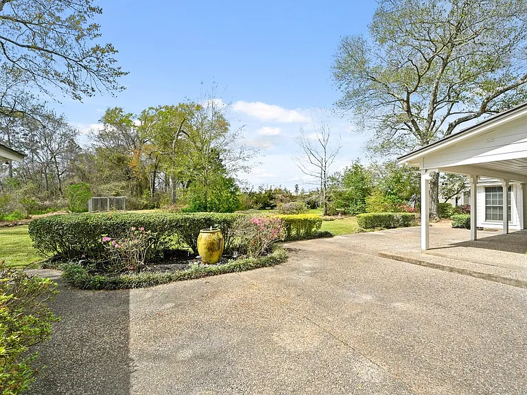 13835 Jarvis Rd — Photo 30