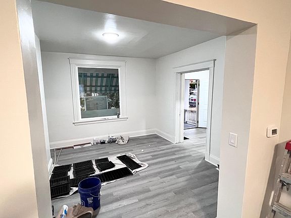 3rd image of 2356 W Clifton Ave