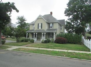 881 Hampshire St, Holyoke, MA 01040