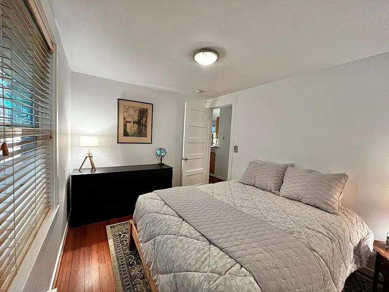 1574 NE Park View Dr #3 — Photo 17