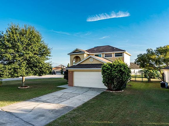 2nd image of 1665 Lagoon Cir