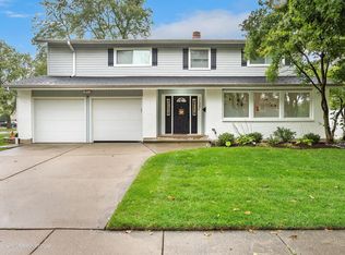 1120 N Greenfield Ln, Mount Prospect, IL