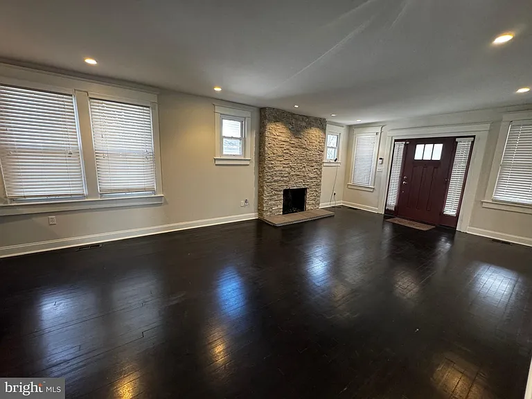 513 Whittier St NW — Photo 29