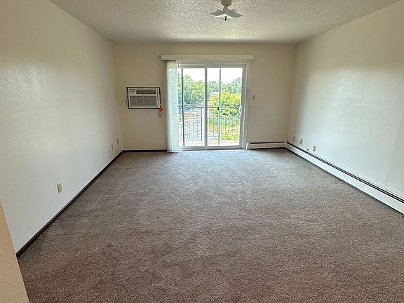 2nd image of 910 2nd Ave SW #13