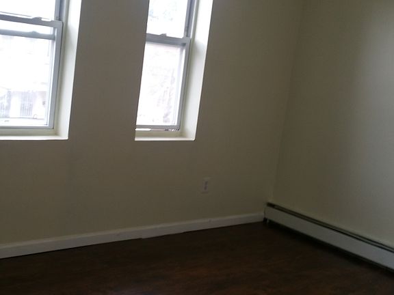 4th image of 10418 164th St