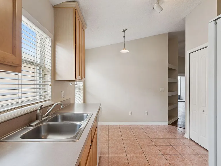 13831 Guildhall Cir — Photo 6