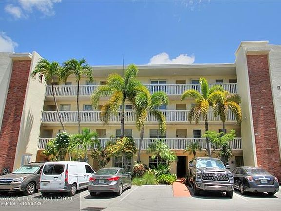 2nd image of 1435 SE 15th St APT 204