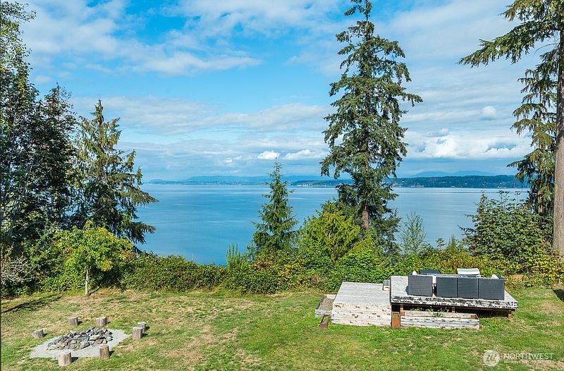 2nd image of 2681 S East Camano Dr