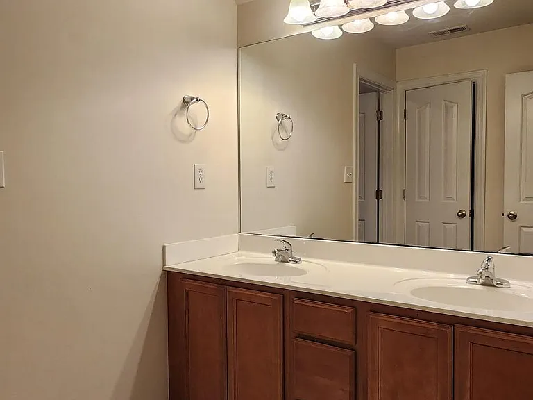 302 Savannah Dr — Photo 25