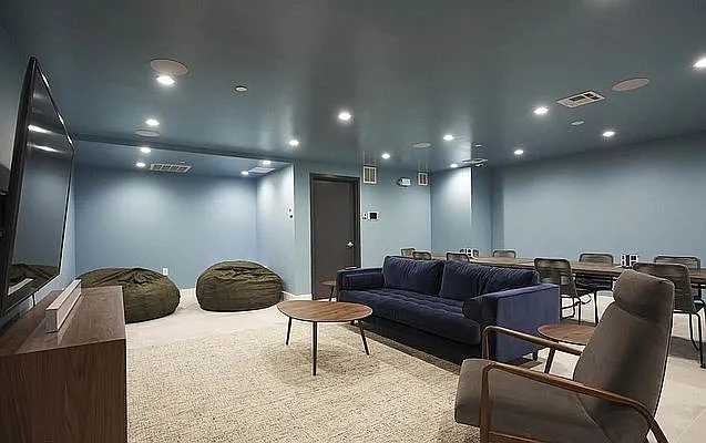 Rented by Compass | media 9