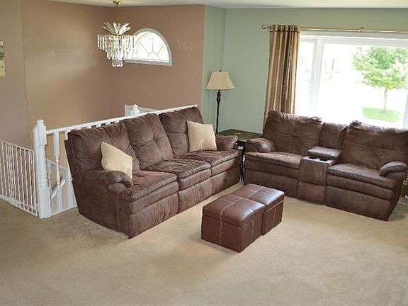 4th image of 1480 Essex Dr