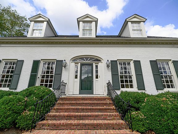 2nd image of 1904 Lakes Edge Dr