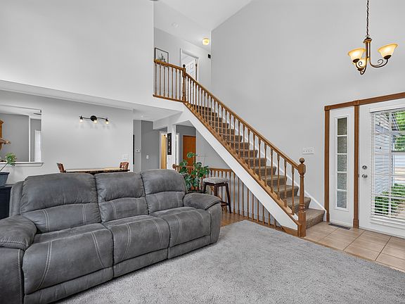 4th image of 23 Linden Ct