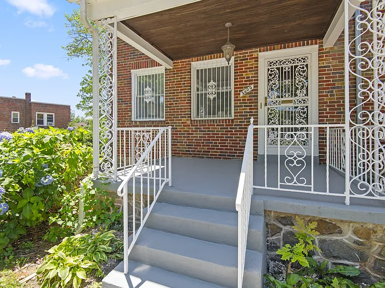 2600 N Longwood St #1 — Photo 3