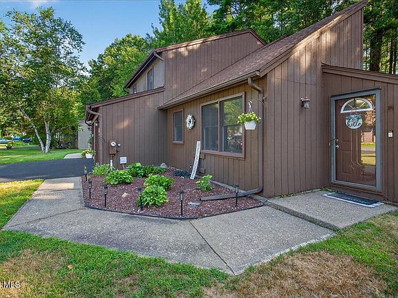 2nd image of 62 Pepperbush Place