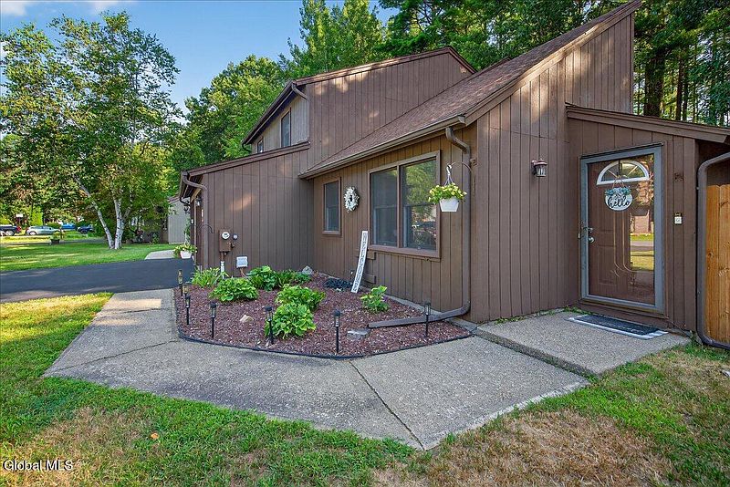 2nd image of 62 Pepperbush Place