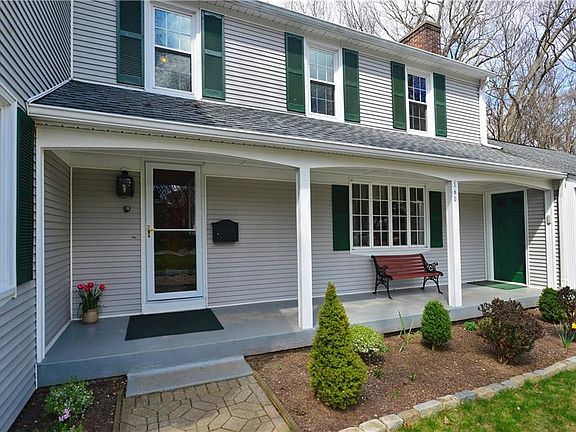 4th image of 160 Tamarack Dr