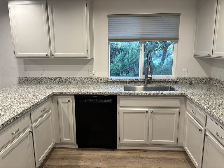 1776 Meda Ave — Photo 11